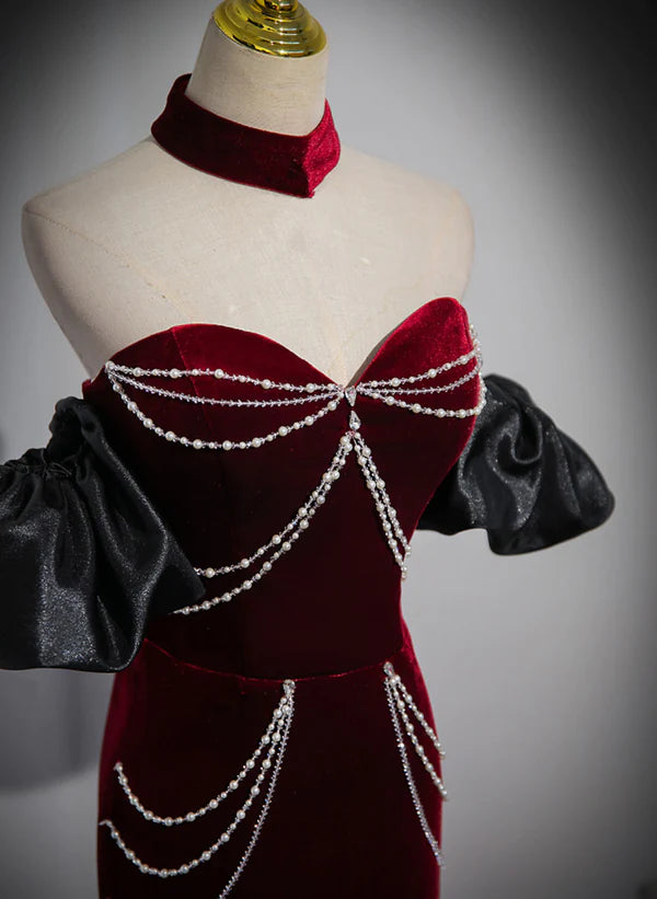 Hermoso vestido de fiesta largo de sirena con hombros descubiertos en rojo vino